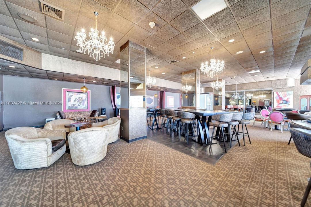 最近售出: $550,000 (4 贝兹, 5 浴室, 4270 平方英尺)