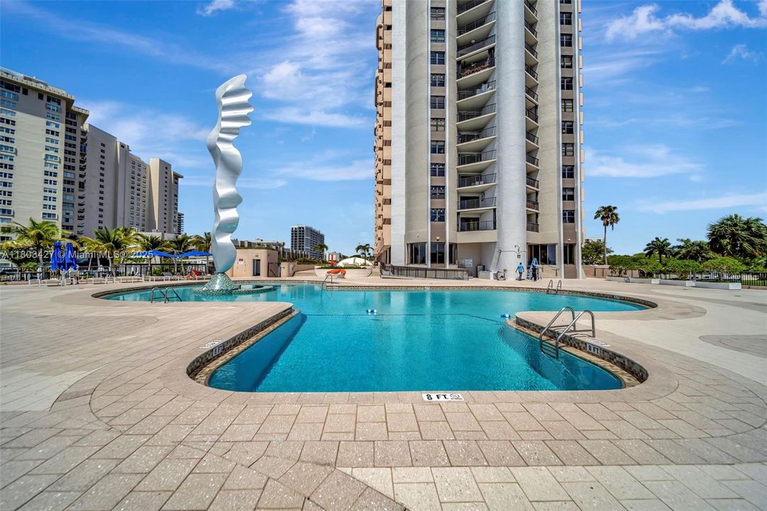 最近售出: $550,000 (4 贝兹, 5 浴室, 4270 平方英尺)