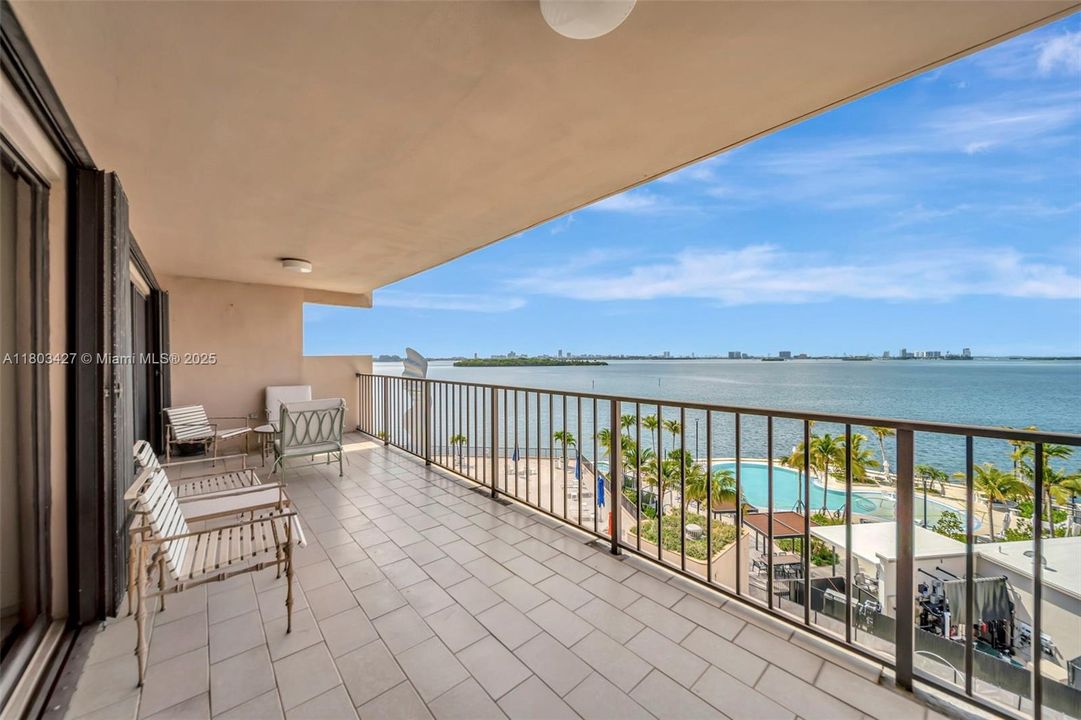 最近售出: $550,000 (4 贝兹, 5 浴室, 4270 平方英尺)