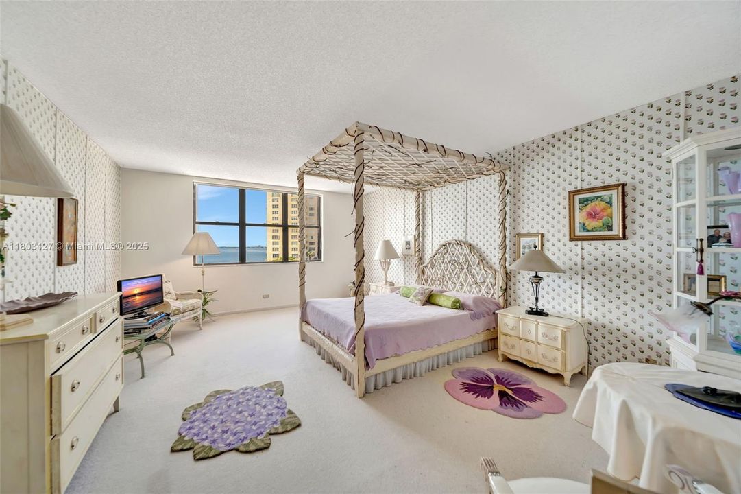 最近售出: $550,000 (4 贝兹, 5 浴室, 4270 平方英尺)