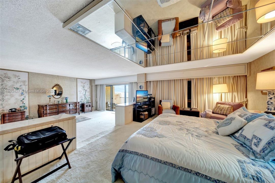 最近售出: $550,000 (4 贝兹, 5 浴室, 4270 平方英尺)