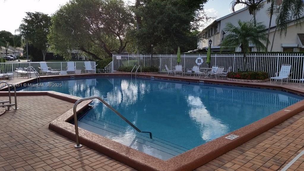 Recently Sold: $329,000 (2 beds, 2 baths, 1126 Square Feet)