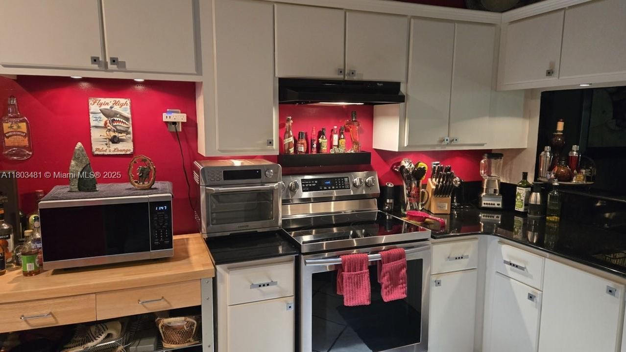 Recently Sold: $329,000 (2 beds, 2 baths, 1126 Square Feet)