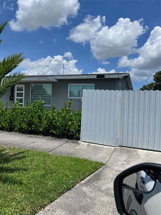 Active With Contract: $670,000 (4 beds, 3 baths, 1541 Square Feet)