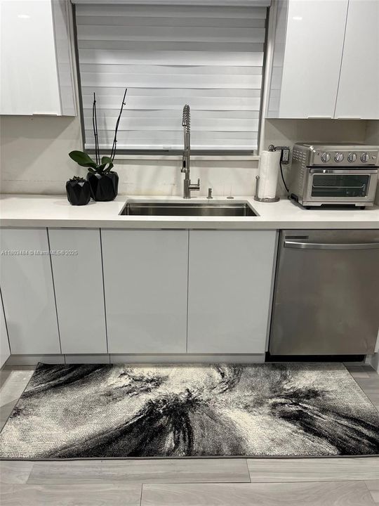 Active With Contract: $670,000 (4 beds, 3 baths, 1541 Square Feet)