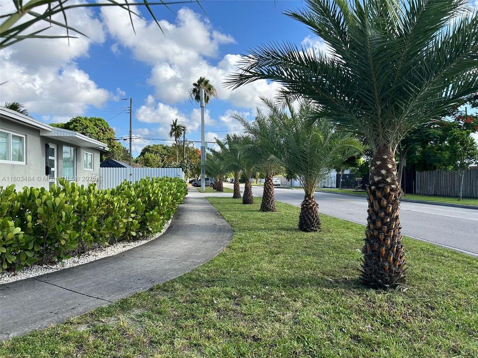 Active With Contract: $670,000 (4 beds, 3 baths, 1541 Square Feet)