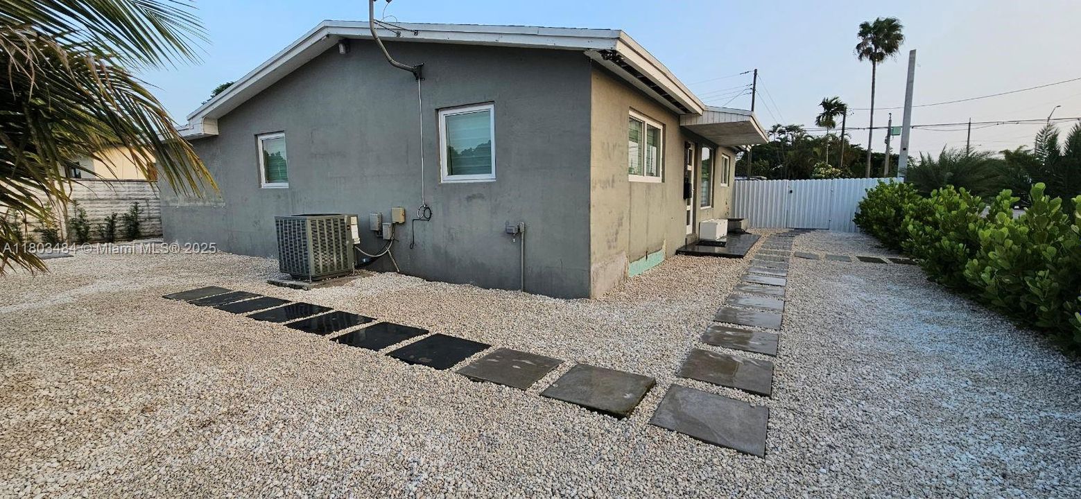 Active With Contract: $670,000 (4 beds, 3 baths, 1541 Square Feet)