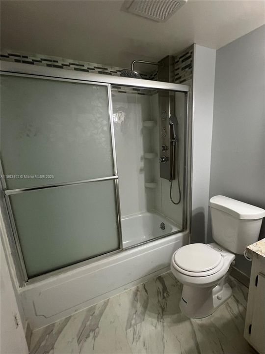 Vendido Recientemente: $109,900 (2 camas, 2 baños, 960 Pies cuadrados)