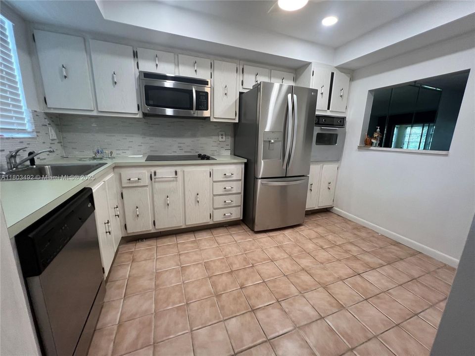 Vendido Recientemente: $109,900 (2 camas, 2 baños, 960 Pies cuadrados)