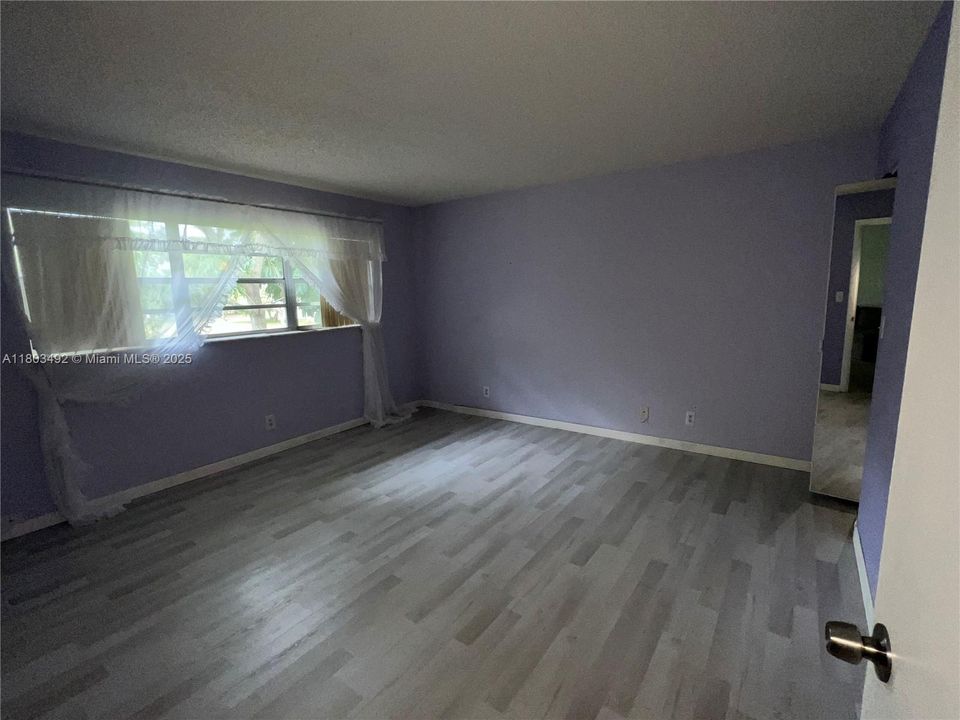 Vendido Recientemente: $109,900 (2 camas, 2 baños, 960 Pies cuadrados)