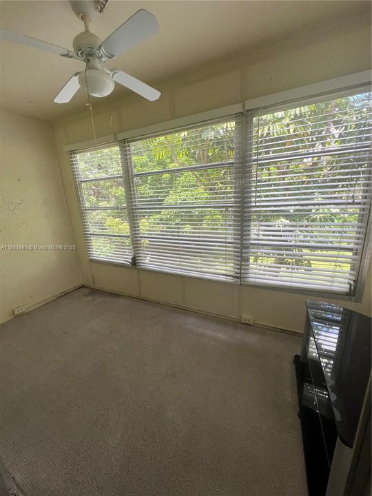 Vendido Recientemente: $109,900 (2 camas, 2 baños, 960 Pies cuadrados)