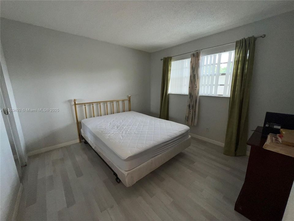 Vendido Recientemente: $109,900 (2 camas, 2 baños, 960 Pies cuadrados)