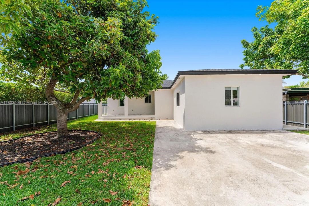 Recently Rented: $7,500 (4 beds, 2 baths, 2062 Square Feet)