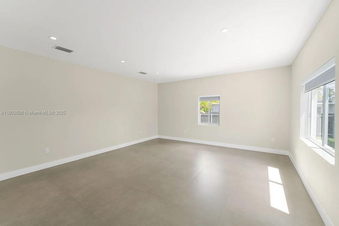 Recently Rented: $7,500 (4 beds, 2 baths, 2062 Square Feet)