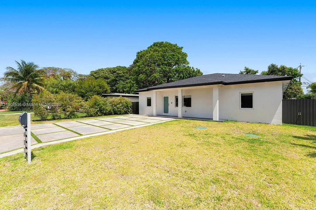 Recently Rented: $7,500 (4 beds, 2 baths, 2062 Square Feet)