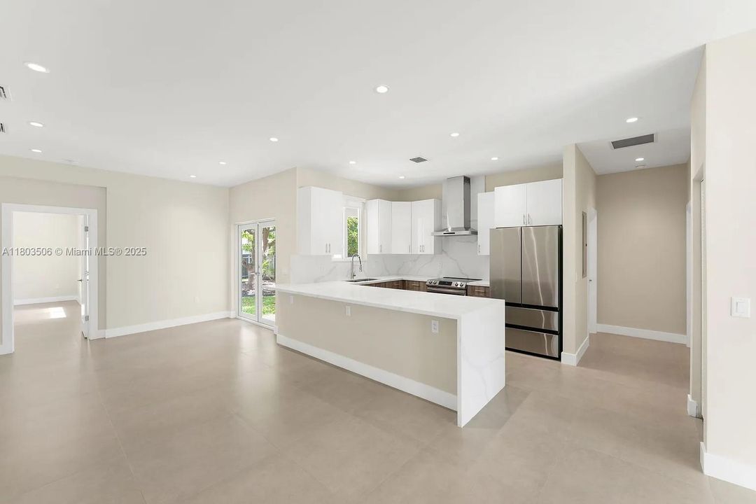 Recently Rented: $7,500 (4 beds, 2 baths, 2062 Square Feet)