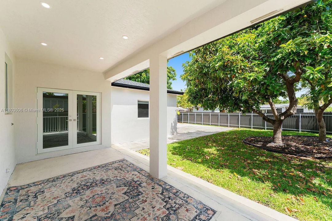 Recently Rented: $7,500 (4 beds, 2 baths, 2062 Square Feet)