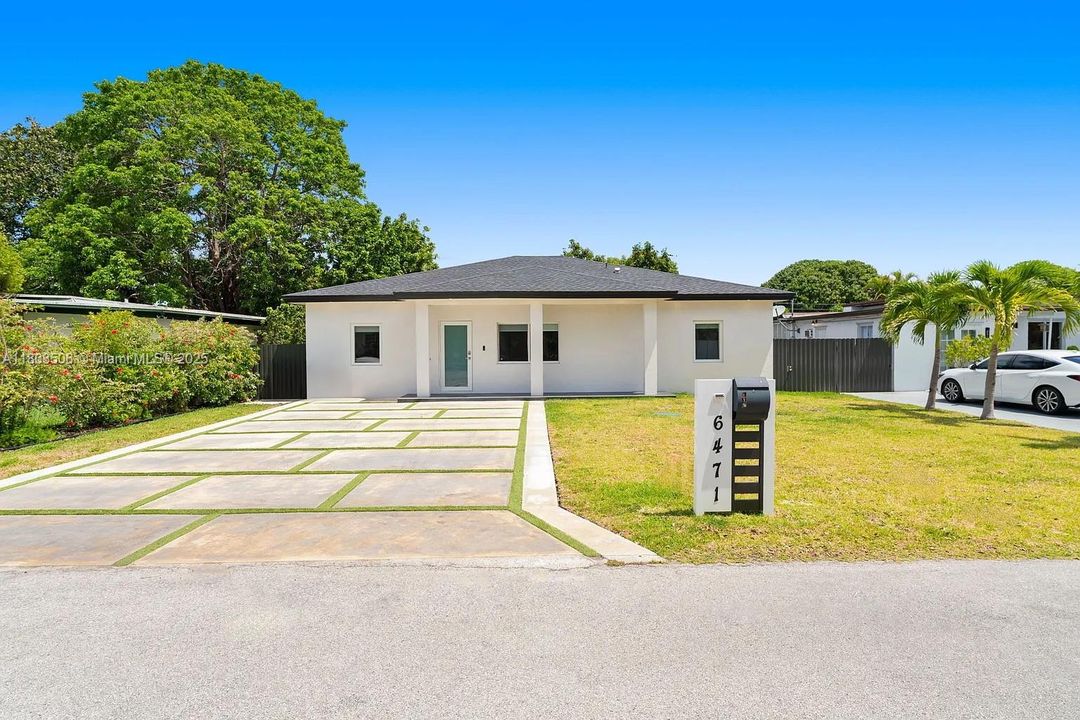 Recently Rented: $7,500 (4 beds, 2 baths, 2062 Square Feet)