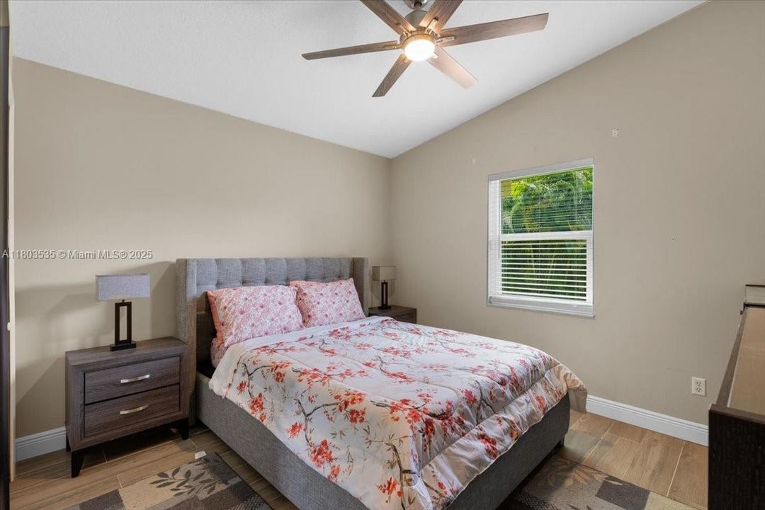 最近售出: $540,000 (3 贝兹, 2 浴室, 2134 平方英尺)