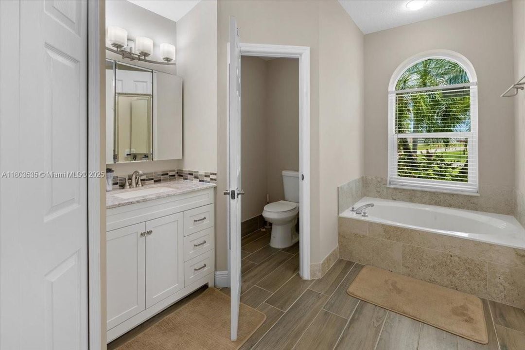 最近售出: $540,000 (3 贝兹, 2 浴室, 2134 平方英尺)