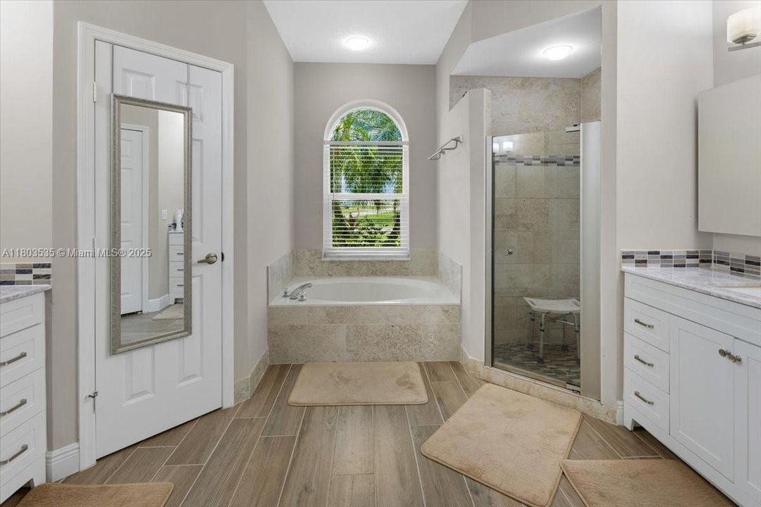 最近售出: $540,000 (3 贝兹, 2 浴室, 2134 平方英尺)