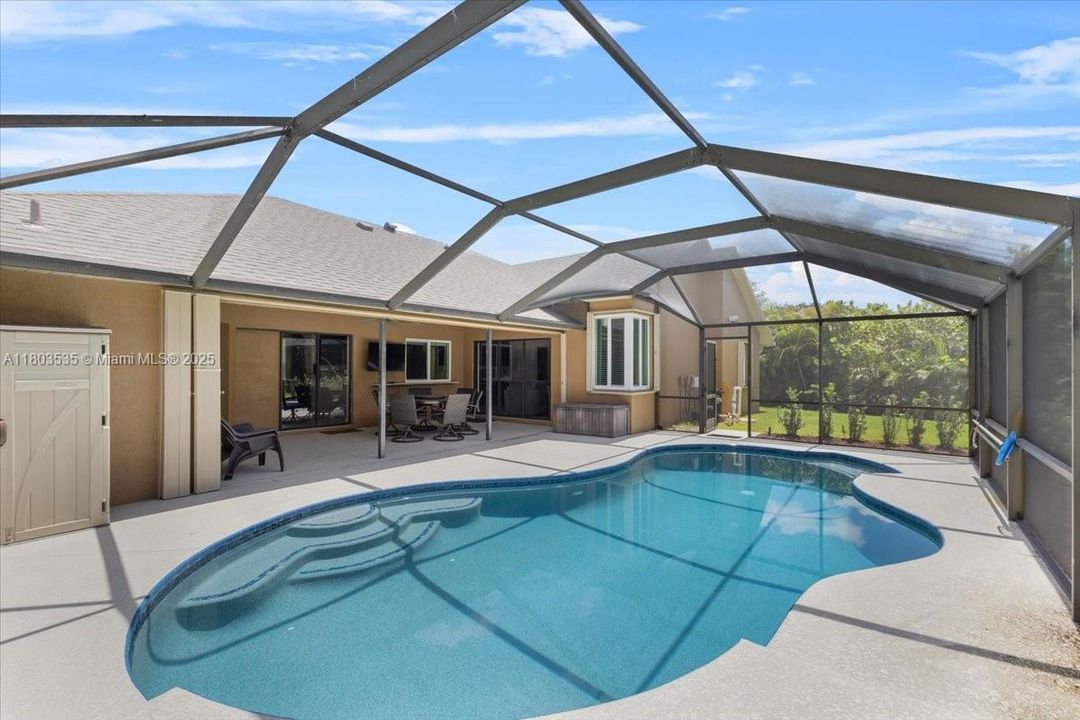 最近售出: $540,000 (3 贝兹, 2 浴室, 2134 平方英尺)