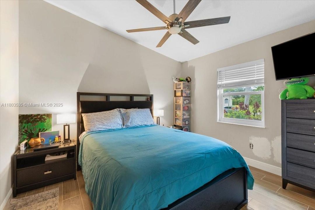 最近售出: $540,000 (3 贝兹, 2 浴室, 2134 平方英尺)