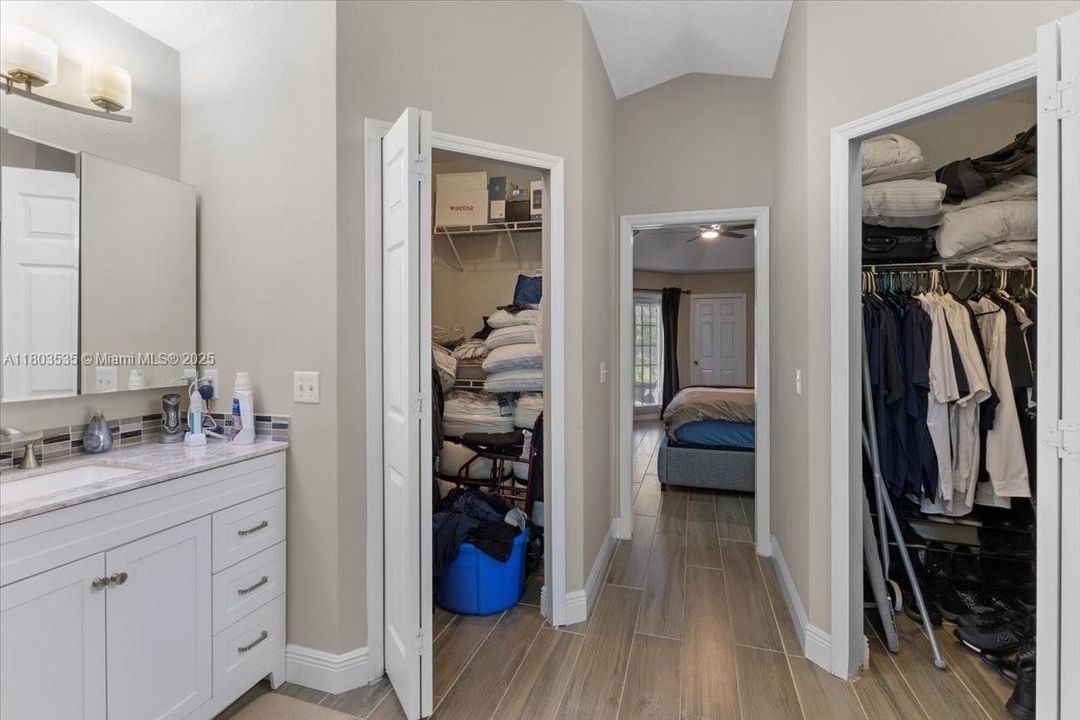 最近售出: $540,000 (3 贝兹, 2 浴室, 2134 平方英尺)