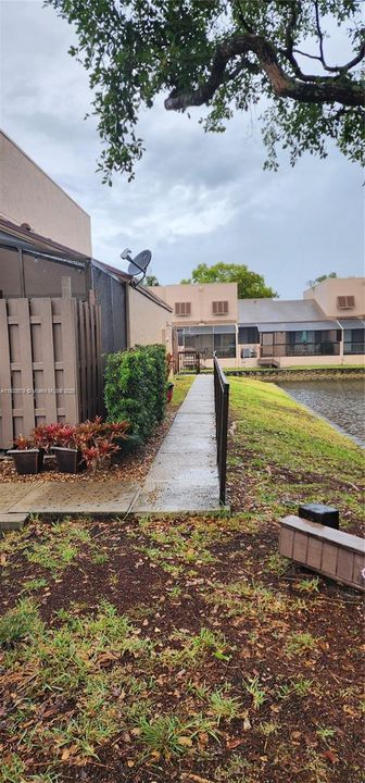 For Sale: $385,000 (2 beds, 2 baths, 1368 Square Feet)