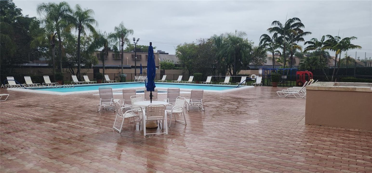 For Sale: $385,000 (2 beds, 2 baths, 1368 Square Feet)