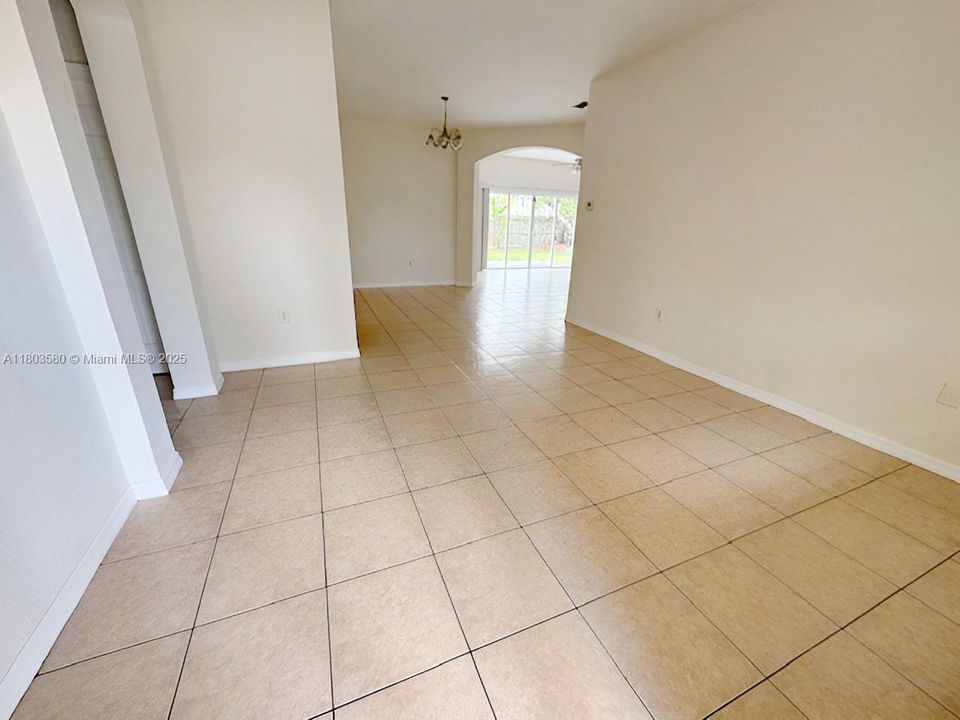 Recently Sold: $609,900 (3 beds, 2 baths, 1498 Square Feet)