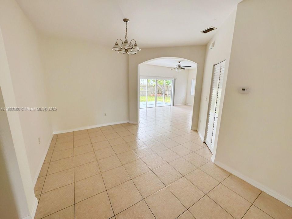 Recently Sold: $609,900 (3 beds, 2 baths, 1498 Square Feet)