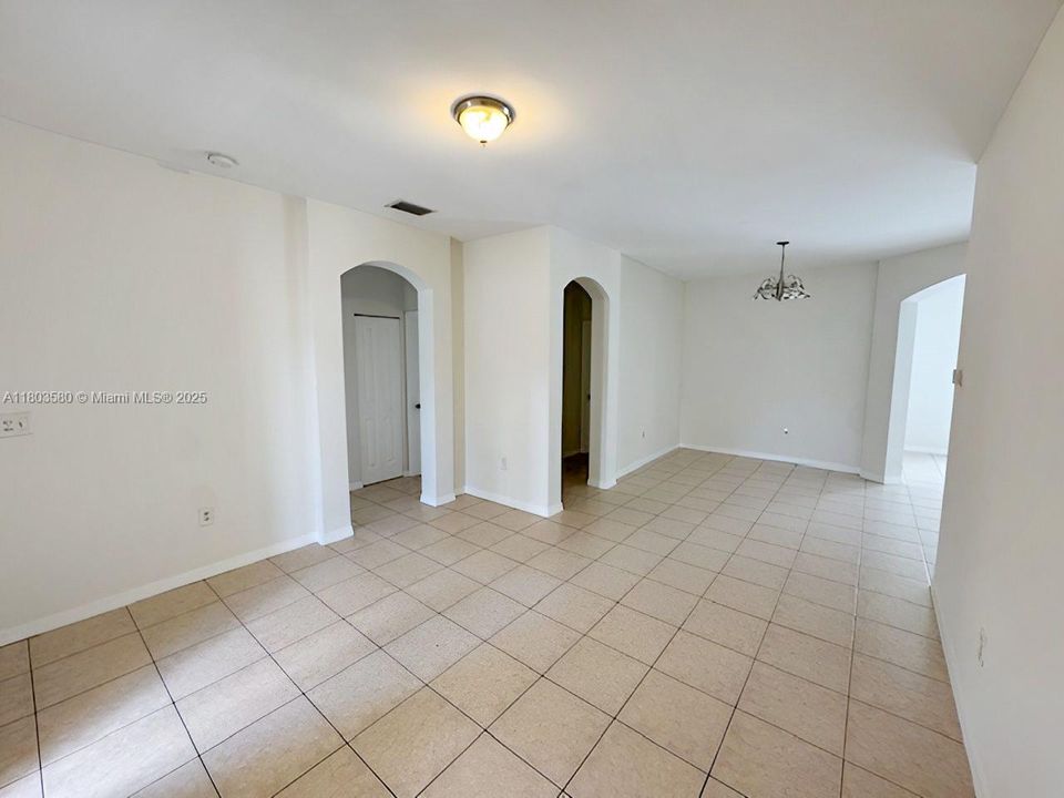 Recently Sold: $609,900 (3 beds, 2 baths, 1498 Square Feet)