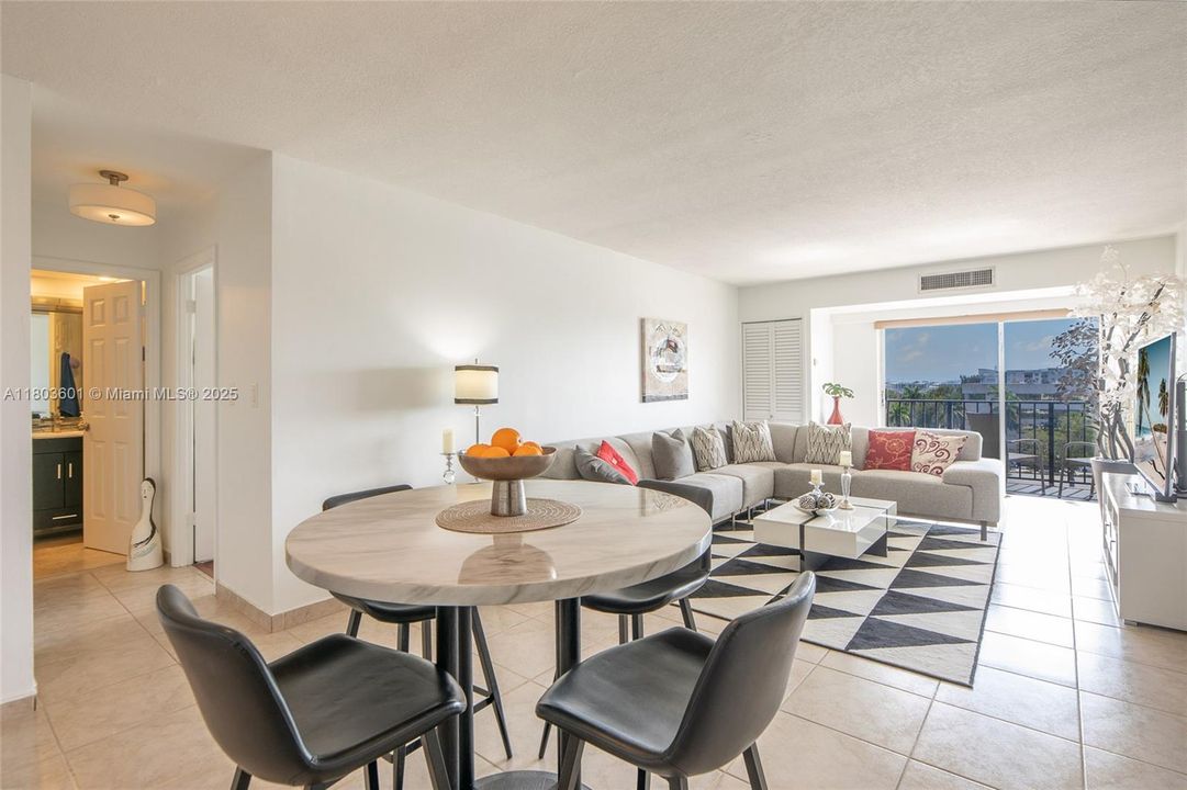 Recently Sold: $280,000 (2 beds, 2 baths, 1020 Square Feet)