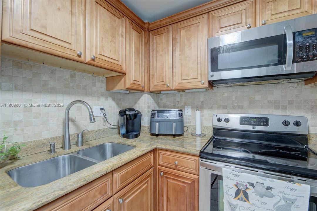 Recently Sold: $280,000 (2 beds, 2 baths, 1020 Square Feet)