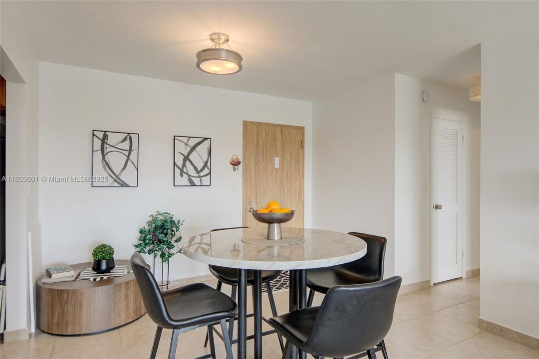 Recently Sold: $280,000 (2 beds, 2 baths, 1020 Square Feet)