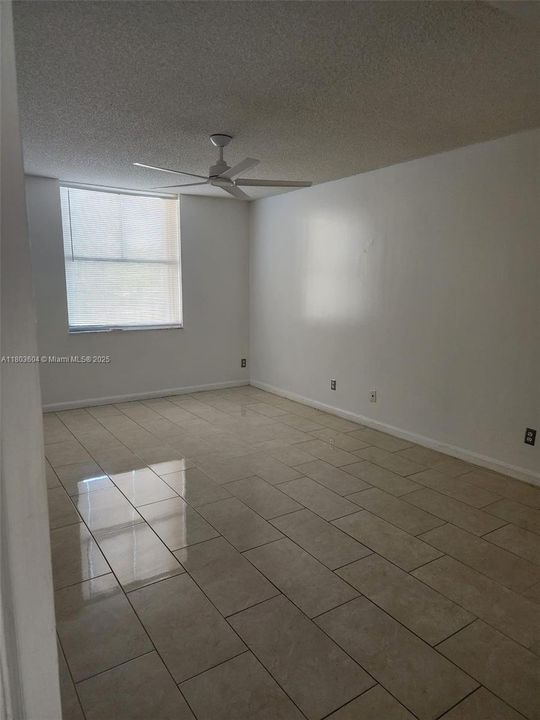 For Sale: $259,000 (2 beds, 2 baths, 1022 Square Feet)