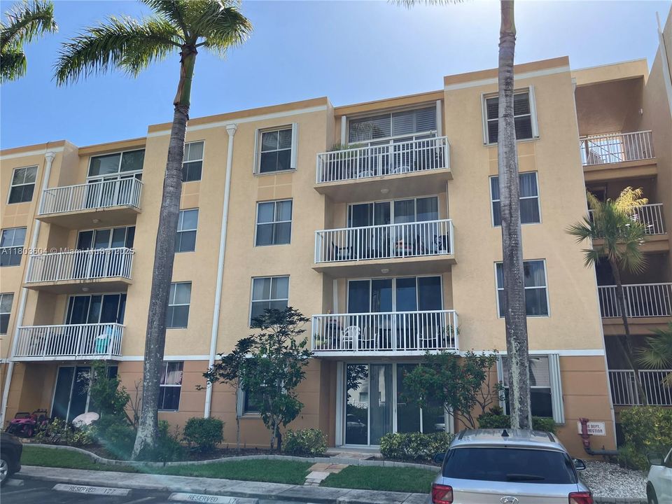 For Sale: $259,000 (2 beds, 2 baths, 1022 Square Feet)