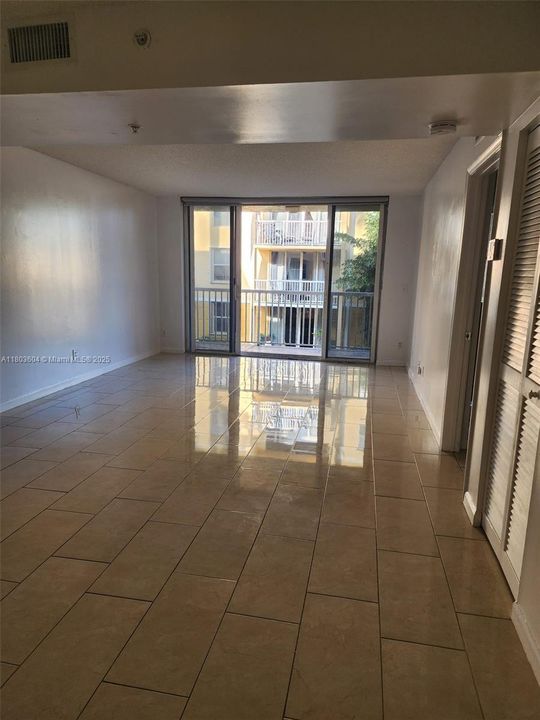 For Sale: $259,000 (2 beds, 2 baths, 1022 Square Feet)