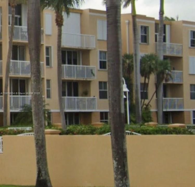 For Sale: $259,000 (2 beds, 2 baths, 1022 Square Feet)