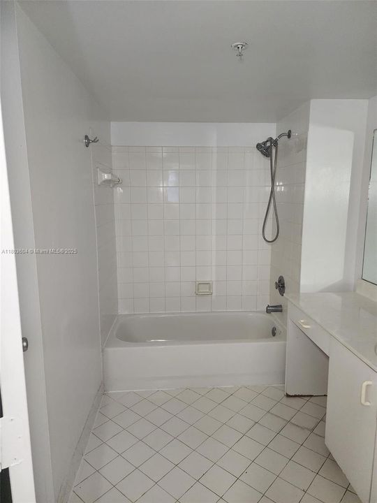 For Sale: $259,000 (2 beds, 2 baths, 1022 Square Feet)