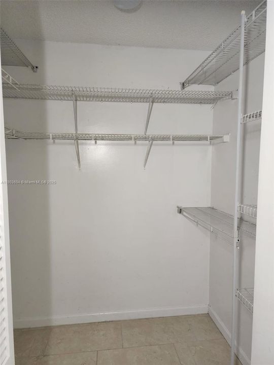 For Sale: $259,000 (2 beds, 2 baths, 1022 Square Feet)