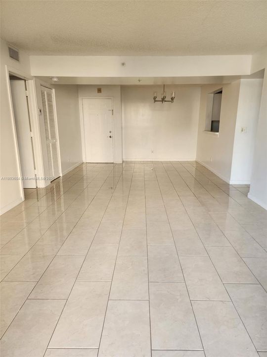 For Sale: $259,000 (2 beds, 2 baths, 1022 Square Feet)