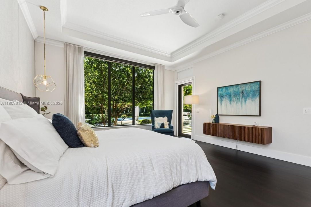 Недавно продано: $1,975,000 (5 спален, 3 ванн, 3876 Квадратных фут)