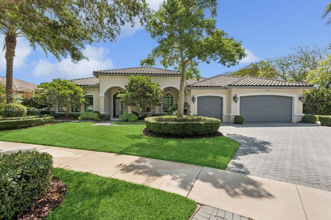 Недавно продано: $1,975,000 (5 спален, 3 ванн, 3876 Квадратных фут)