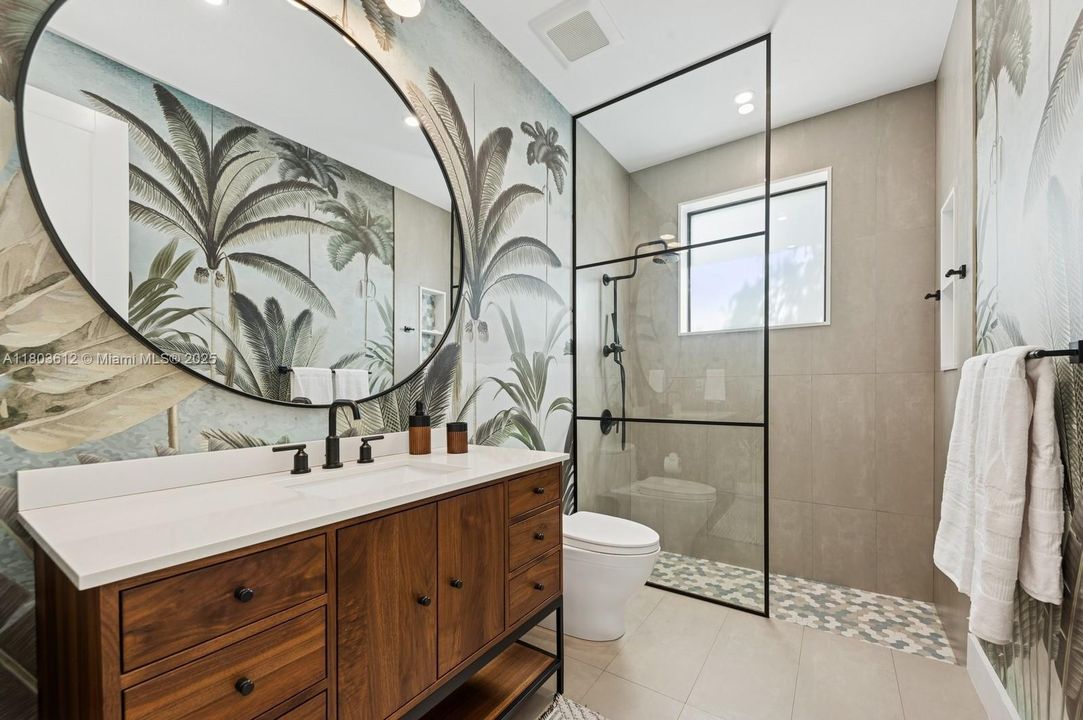 Недавно продано: $1,975,000 (5 спален, 3 ванн, 3876 Квадратных фут)