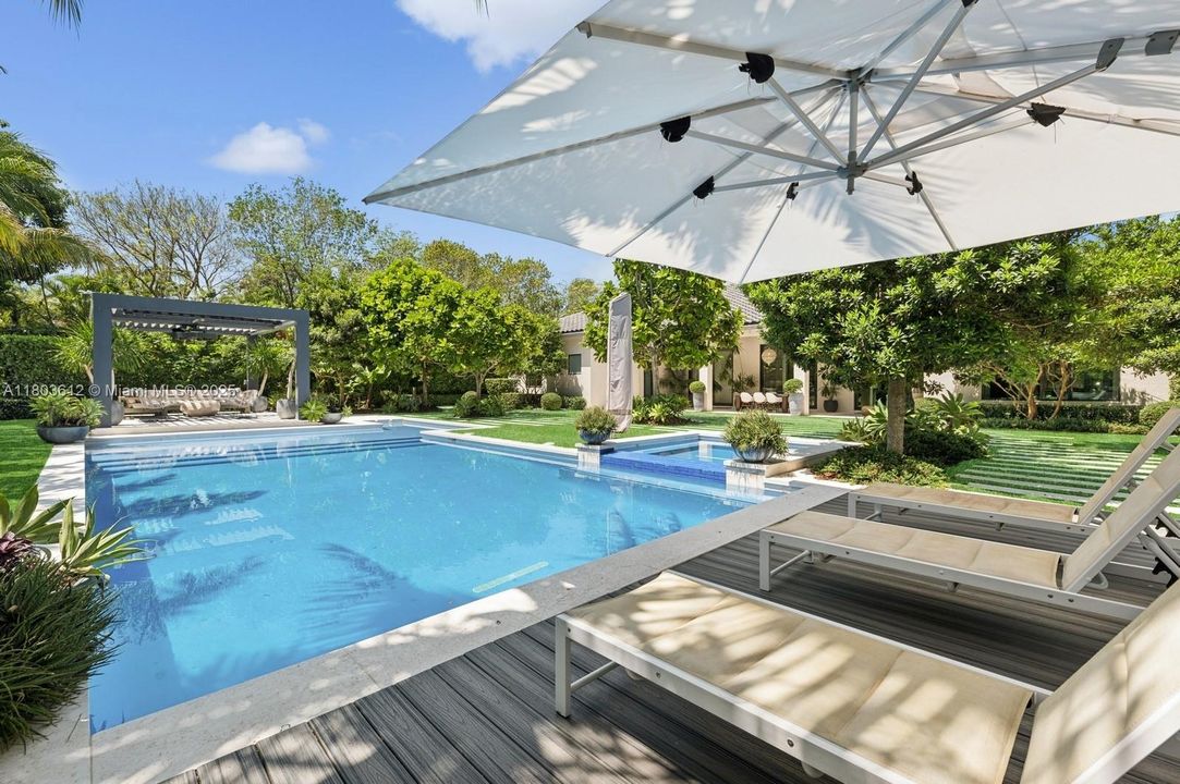 Недавно продано: $1,975,000 (5 спален, 3 ванн, 3876 Квадратных фут)