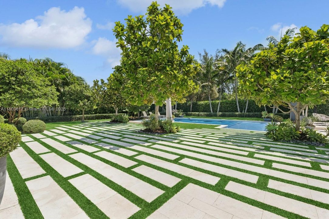 Недавно продано: $1,975,000 (5 спален, 3 ванн, 3876 Квадратных фут)