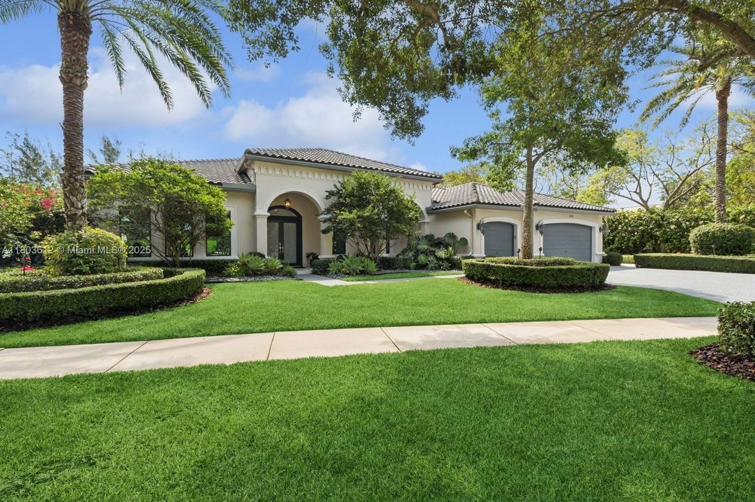 Недавно продано: $1,975,000 (5 спален, 3 ванн, 3876 Квадратных фут)