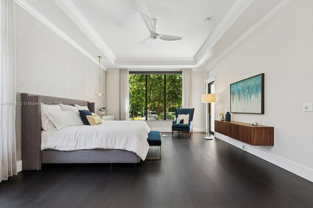 Недавно продано: $1,975,000 (5 спален, 3 ванн, 3876 Квадратных фут)